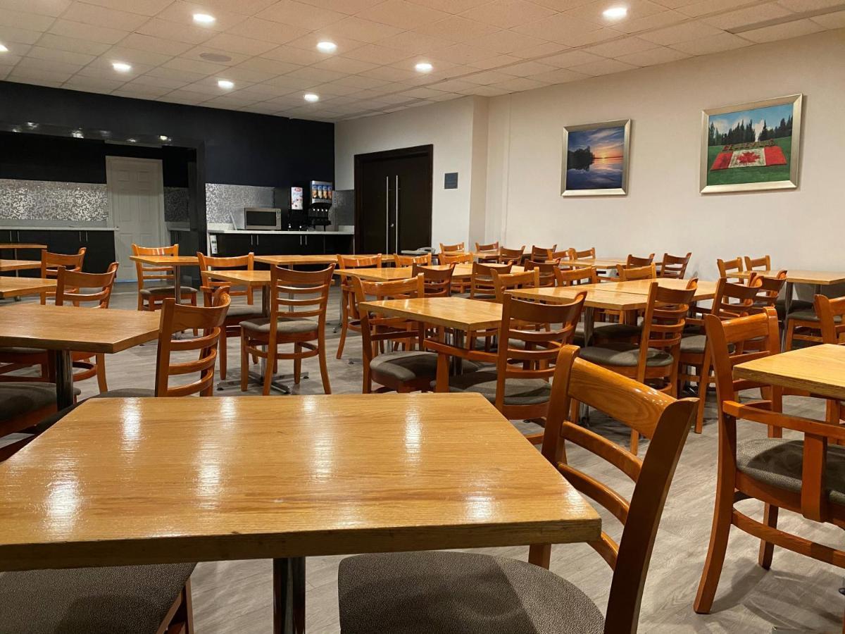 Ramada By Wyndham Belleville Harbourview Conference Center Kültér fotó