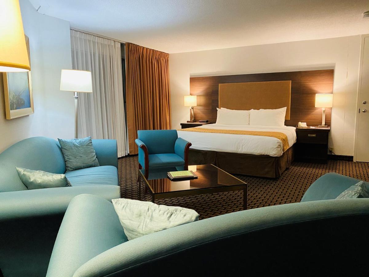 Ramada By Wyndham Belleville Harbourview Conference Center Kültér fotó