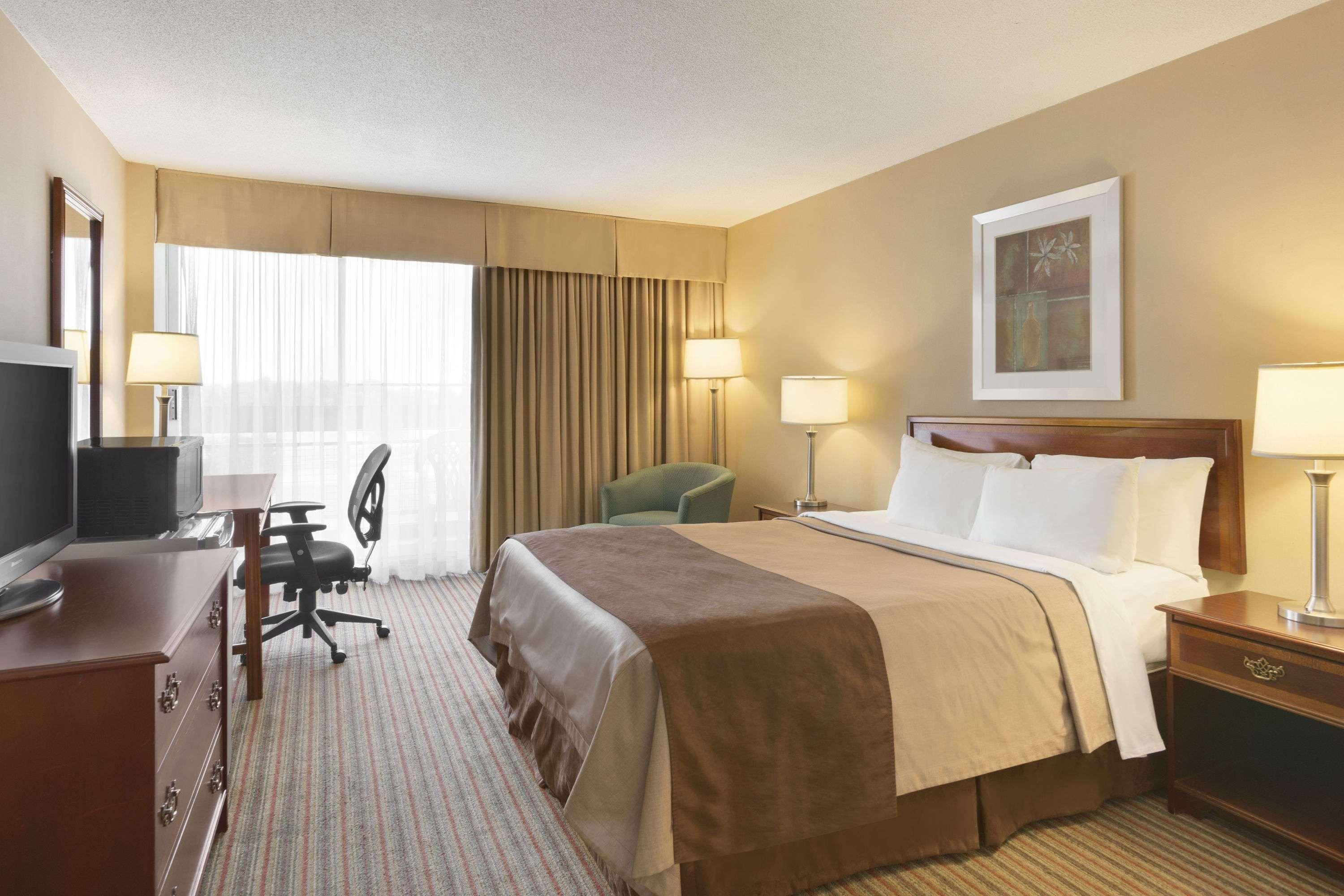 Ramada By Wyndham Belleville Harbourview Conference Center Kültér fotó