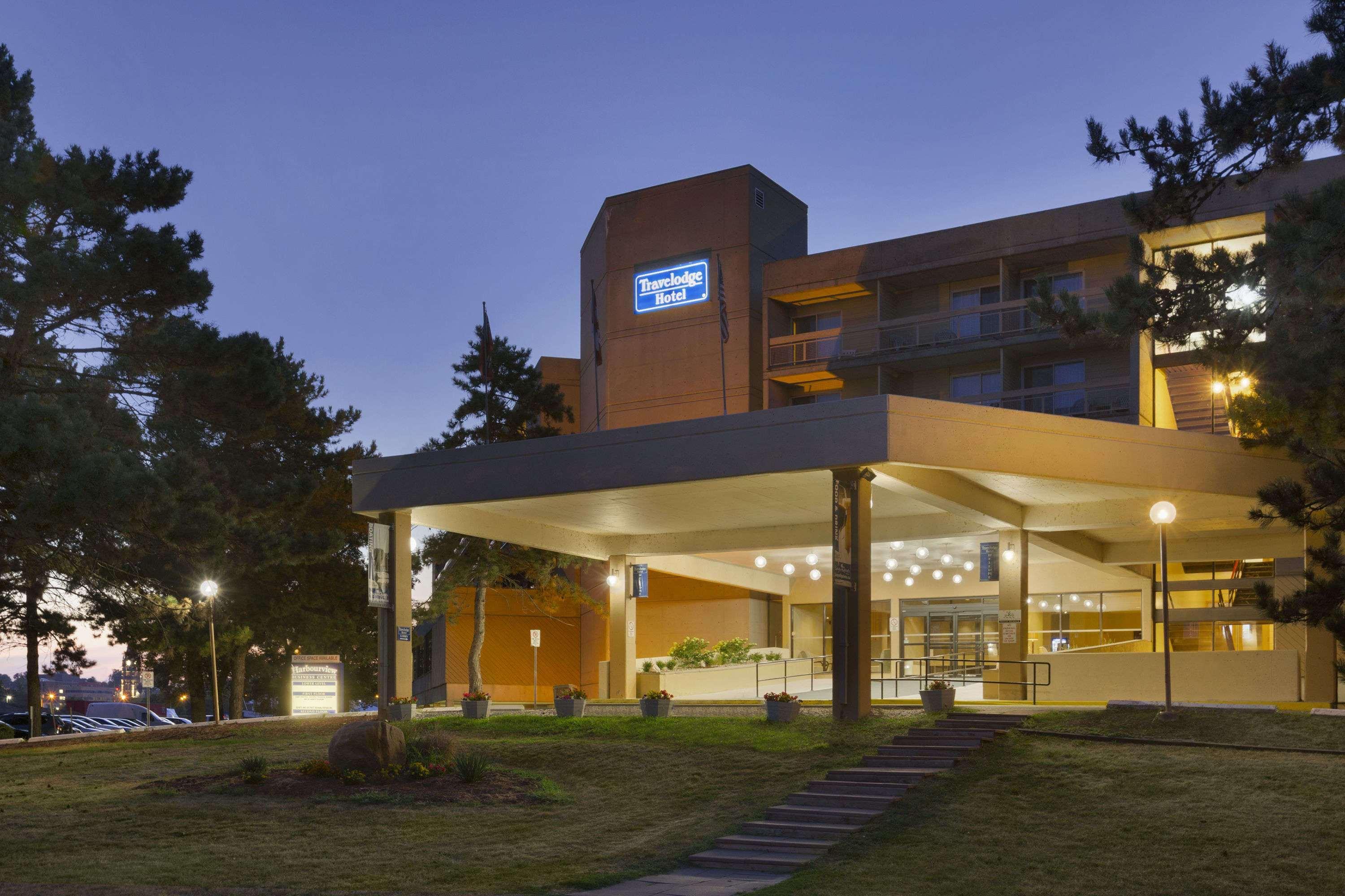Ramada By Wyndham Belleville Harbourview Conference Center Kültér fotó