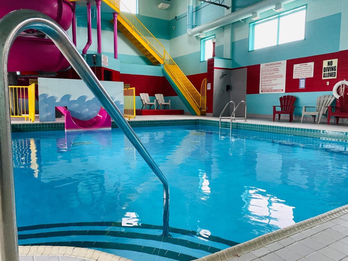 Ramada By Wyndham Belleville Harbourview Conference Center Kültér fotó