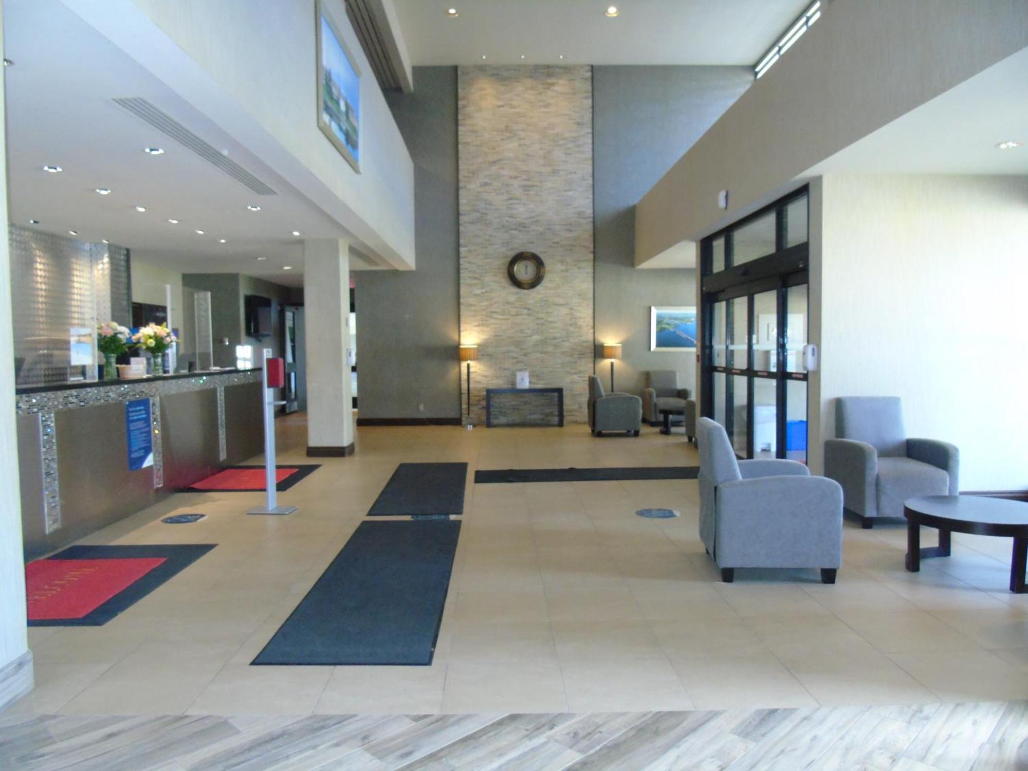 Ramada By Wyndham Belleville Harbourview Conference Center Kültér fotó