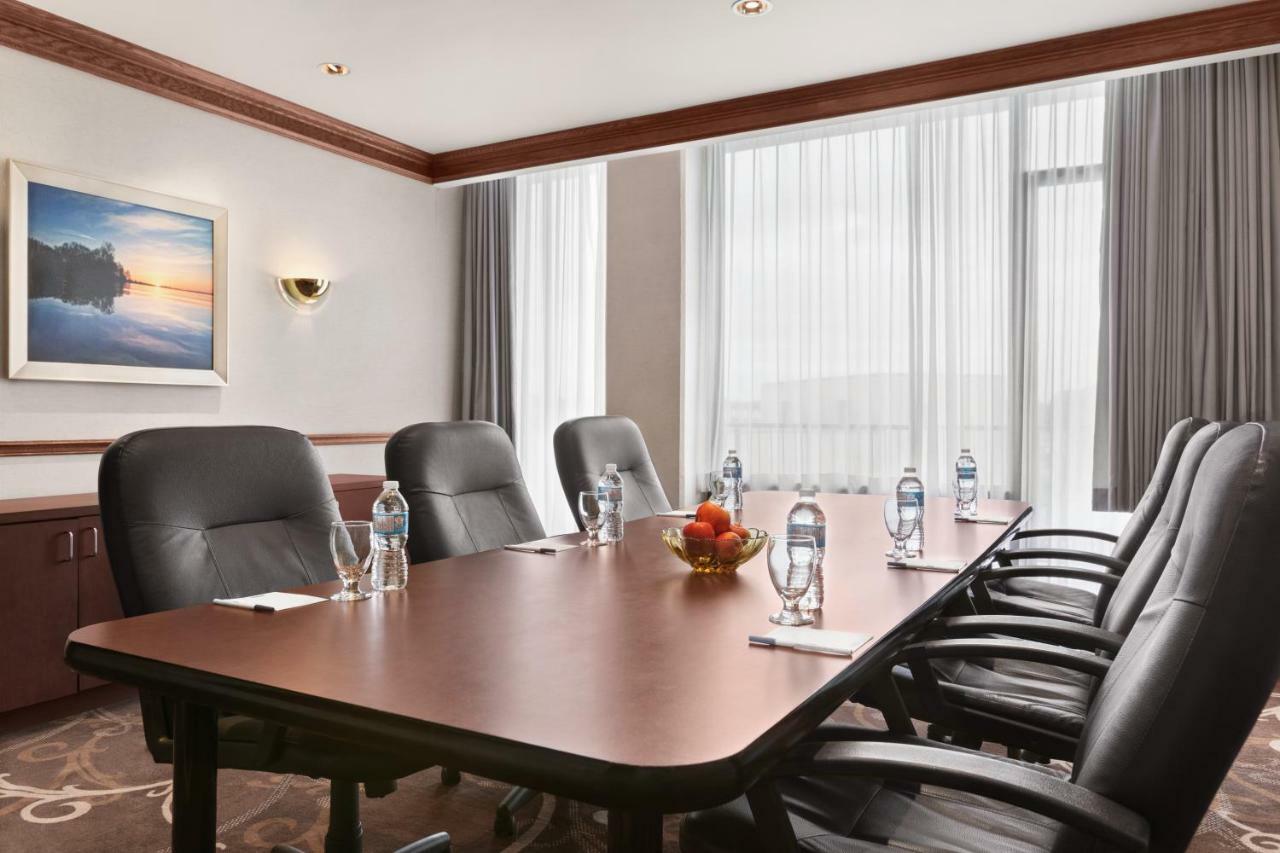 Ramada By Wyndham Belleville Harbourview Conference Center Kültér fotó
